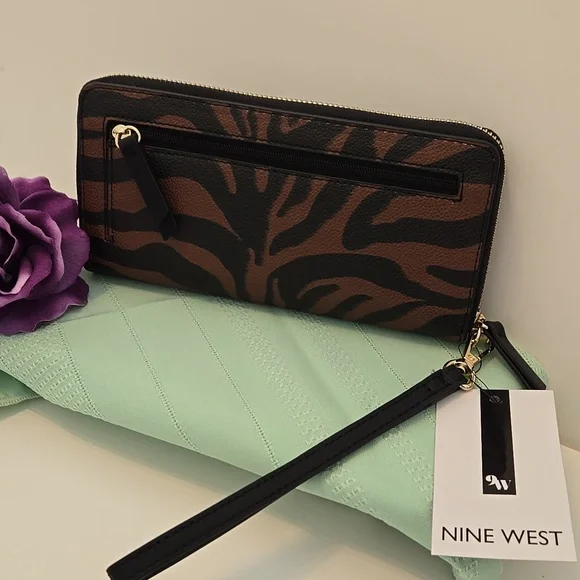 WOMEN'S NINE WEST ZIP AROUND FAUX LEATHER WALLET NWT - Picture 2 of 9